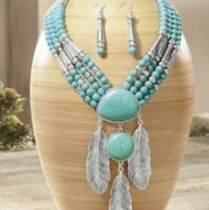 Neckles and earing set